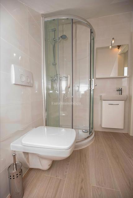 Pag, Povljana, Appartamento in prima fila sul mare