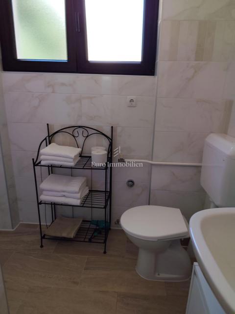 Crikvenica, Casa fronte mare con spazio commerciale