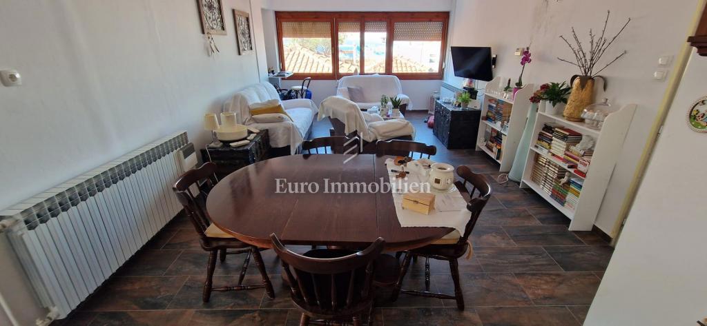 Crikvenica, Casa fronte mare con spazio commerciale