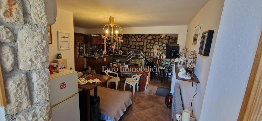 Crikvenica, Casa fronte mare con spazio commerciale