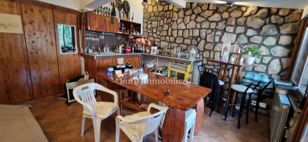 Crikvenica, Casa fronte mare con spazio commerciale