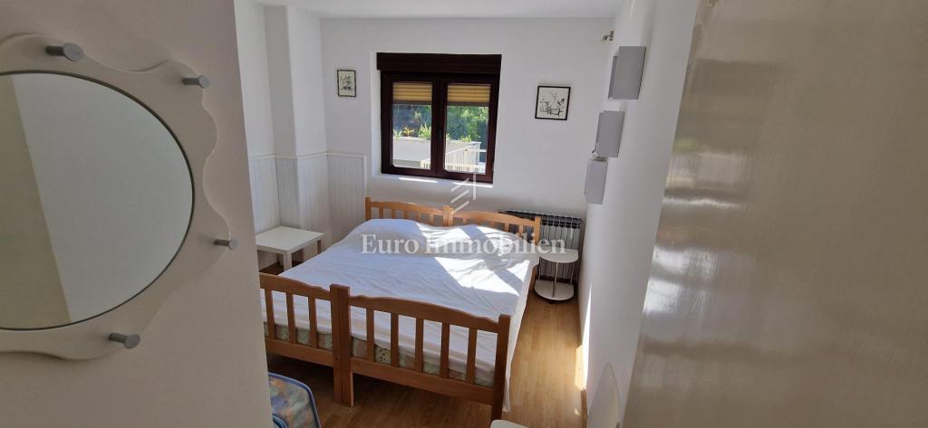 Crikvenica, Casa fronte mare con spazio commerciale