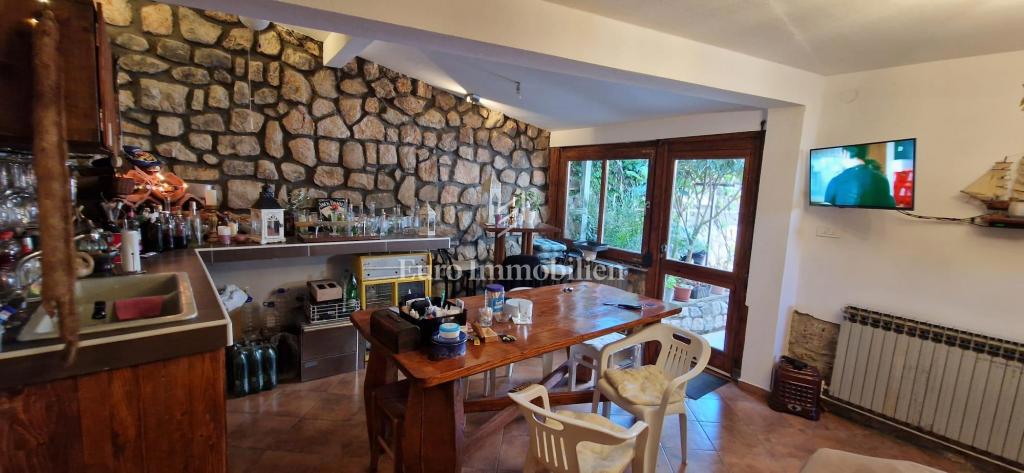 Crikvenica, Casa fronte mare con spazio commerciale