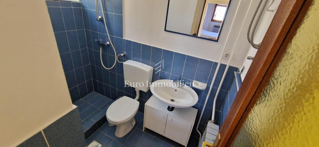 Crikvenica, Casa fronte mare con spazio commerciale