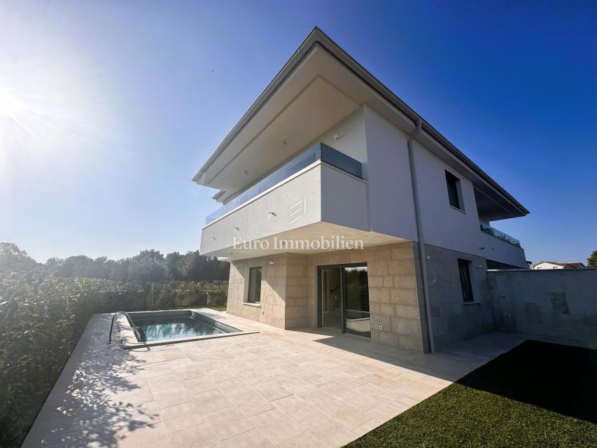 Malinska - casa nuova di qualità con piscina