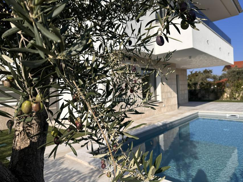 Malinska - casa nuova di qualità con piscina