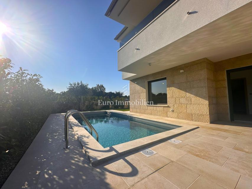 Malinska - casa nuova di qualità con piscina