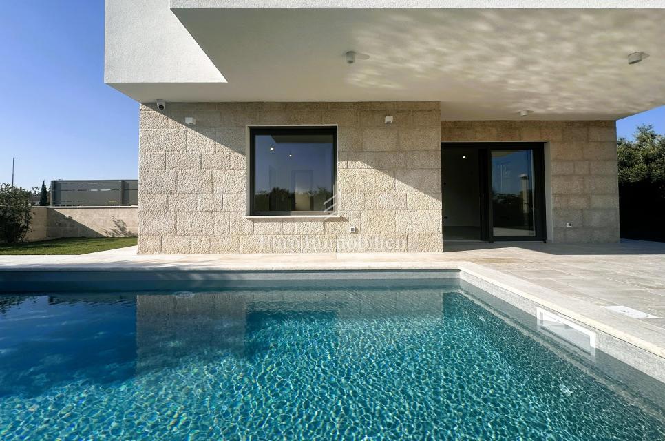 Malinska - casa nuova di qualità con piscina