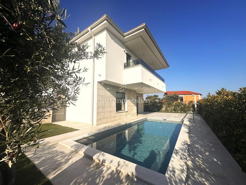 Malinska - casa nuova di qualità con piscina