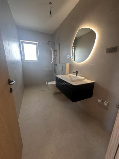 Malinska - casa nuova di qualità con piscina