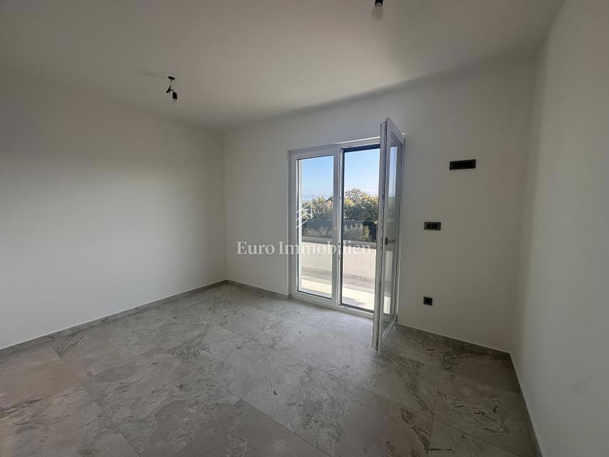 Malinska - casa nuova di qualità con piscina