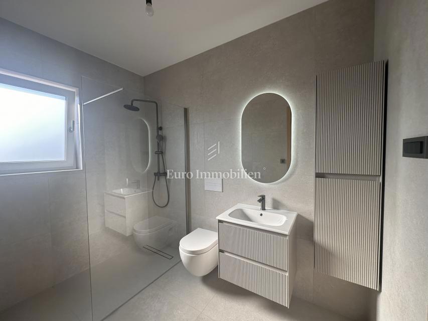 Malinska - casa nuova di qualità con piscina