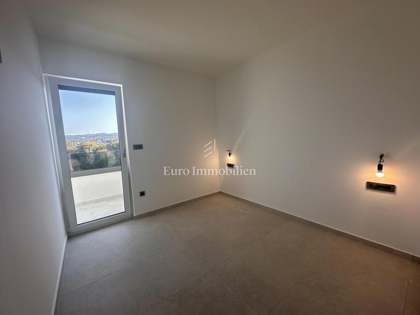 Malinska - casa nuova di qualità con piscina