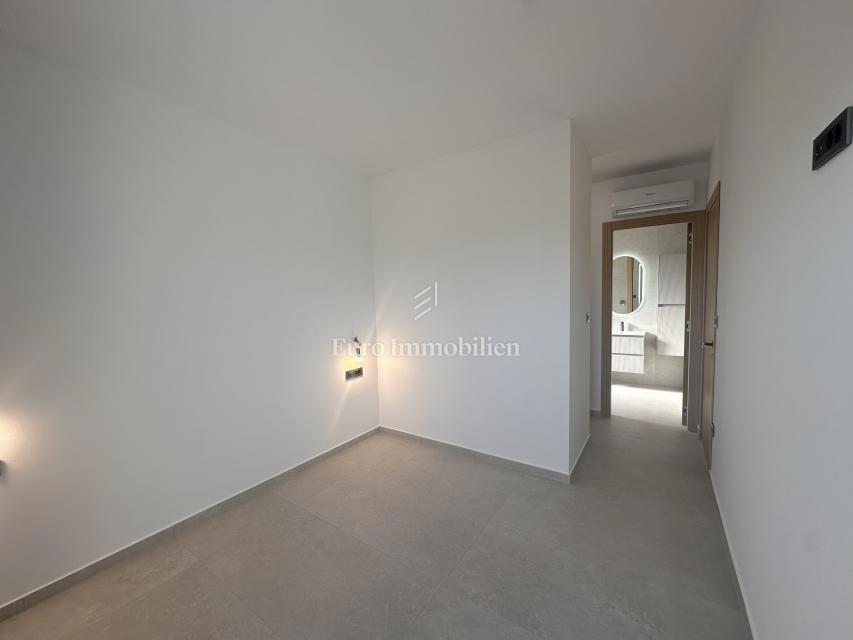 Malinska - casa nuova di qualità con piscina