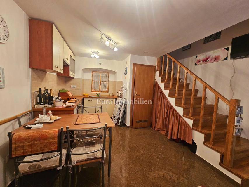 Casa in pietra nel centro di Omišalj