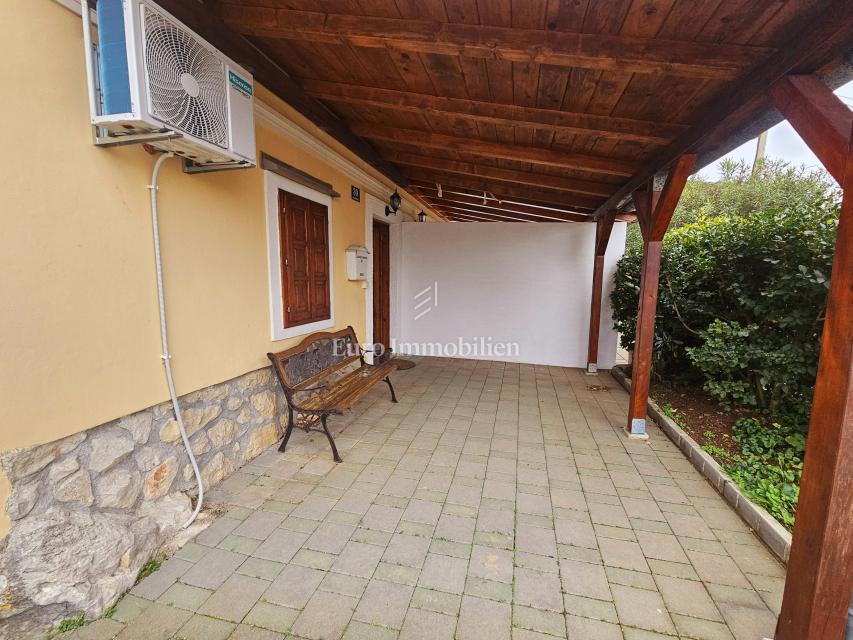 Casa in pietra nel centro di Omišalj