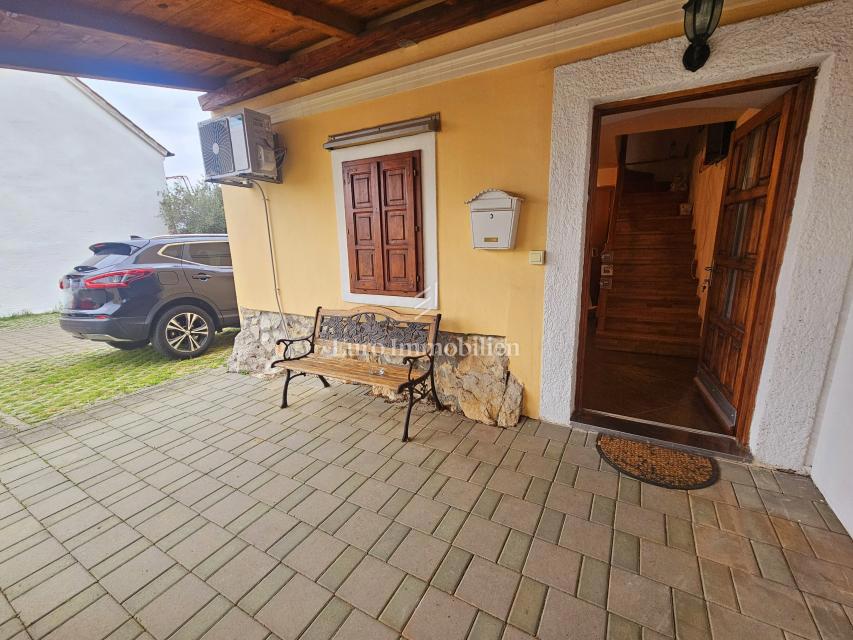 Casa in pietra nel centro di Omišalj