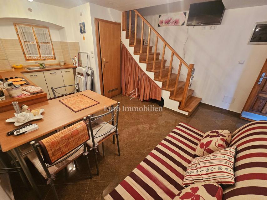 Casa in pietra nel centro di Omišalj