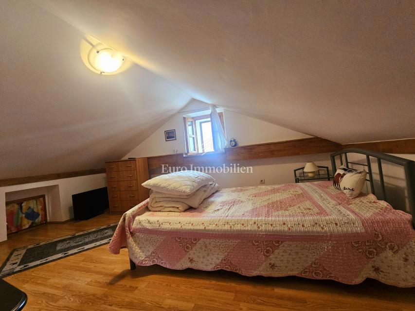 Casa in pietra nel centro di Omišalj