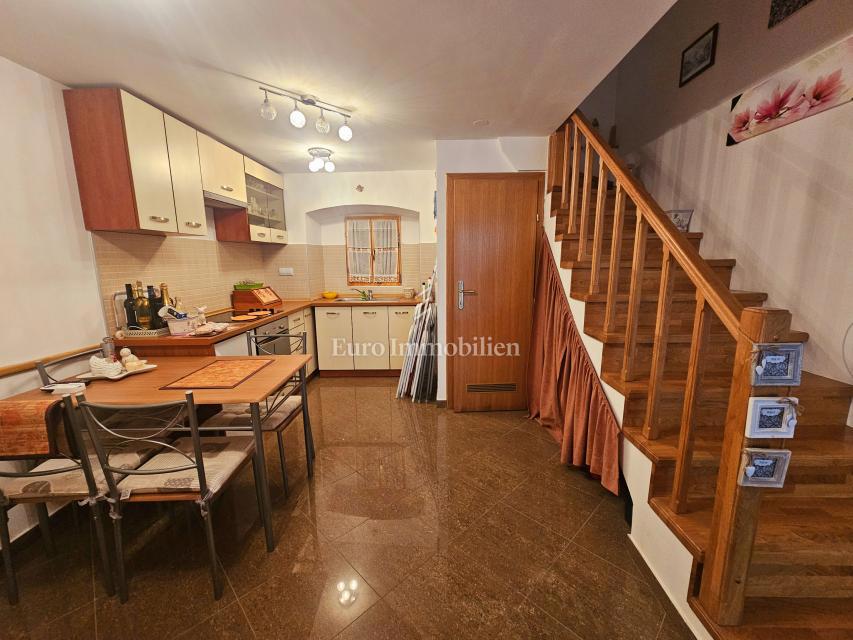 Casa in pietra nel centro di Omišalj