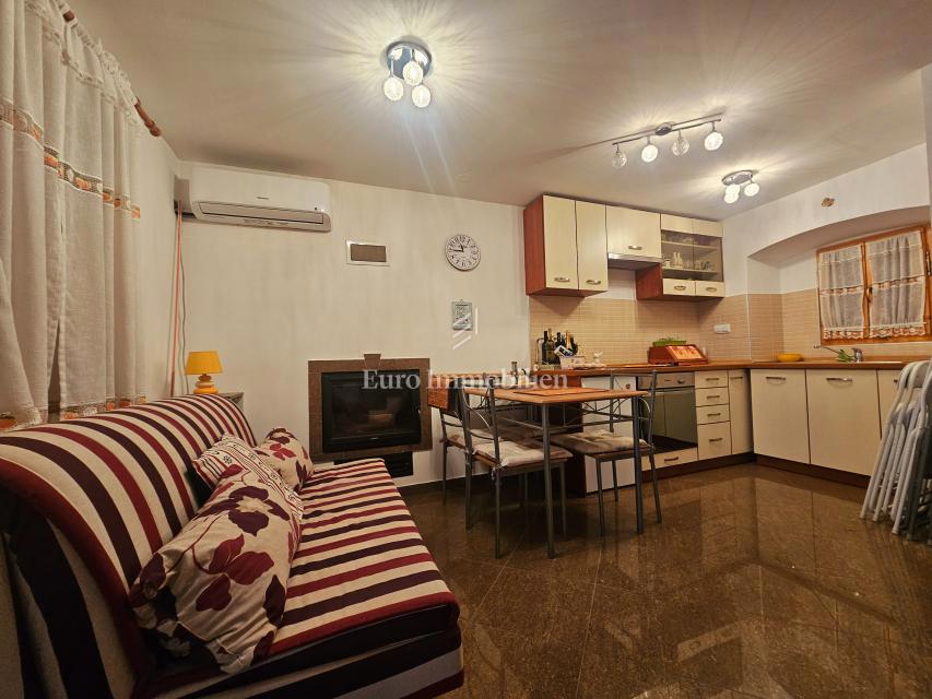 Casa in pietra nel centro di Omišalj