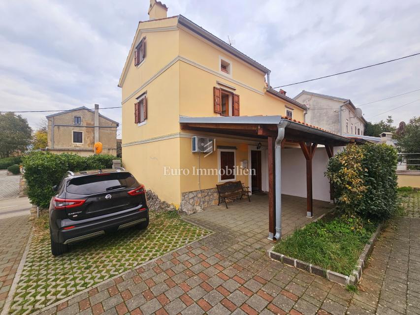 Casa in pietra nel centro di Omišalj