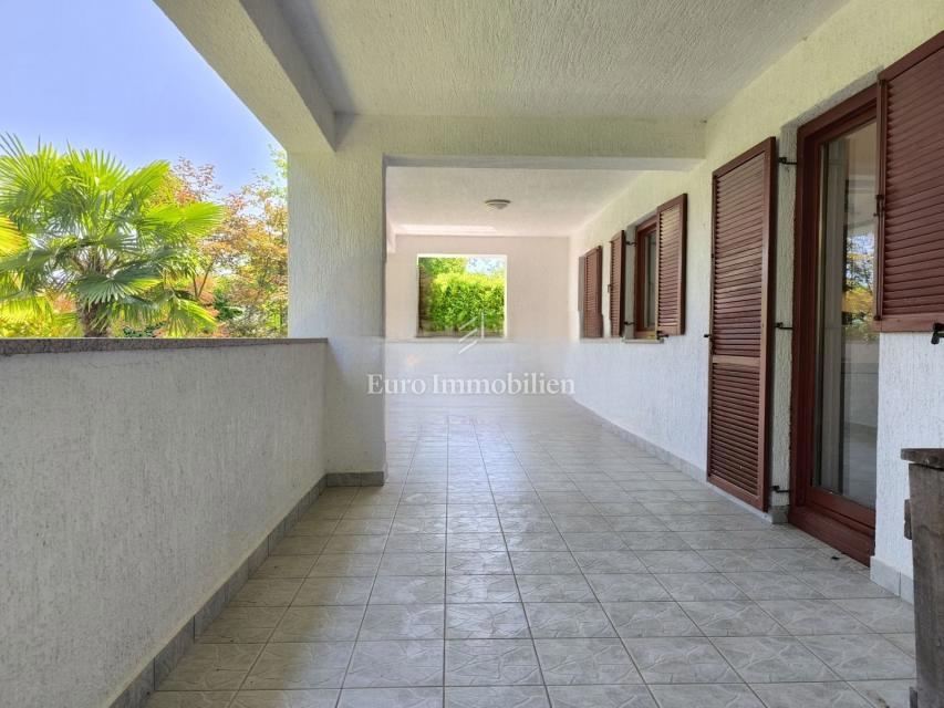 Casa con tre unità in zona ricercata, Malinska