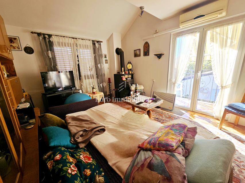 Appartamento spazioso con 4 camere da letto a Malinska