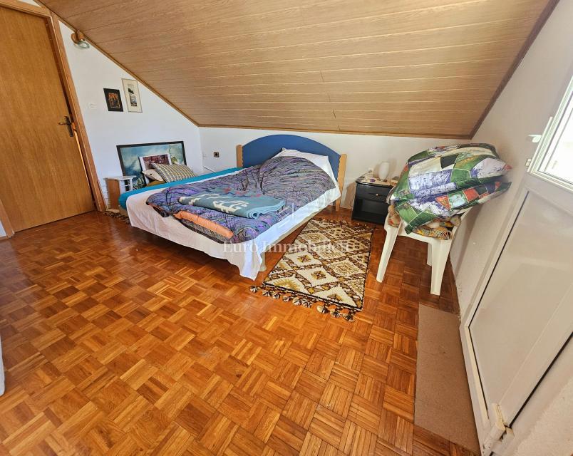 Appartamento spazioso con 4 camere da letto a Malinska