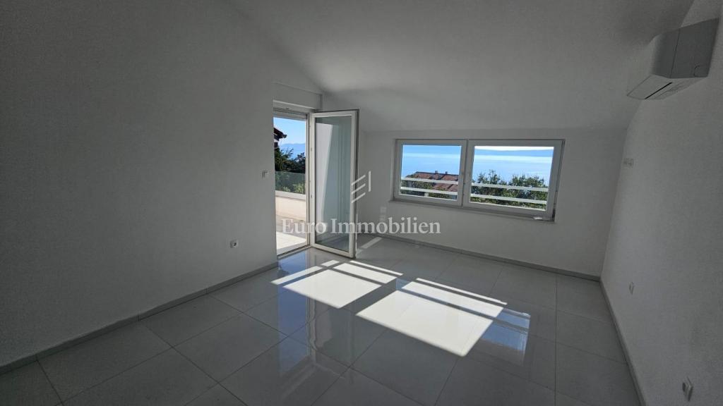 Crikvenica, Appartamento duplex vicino al mare