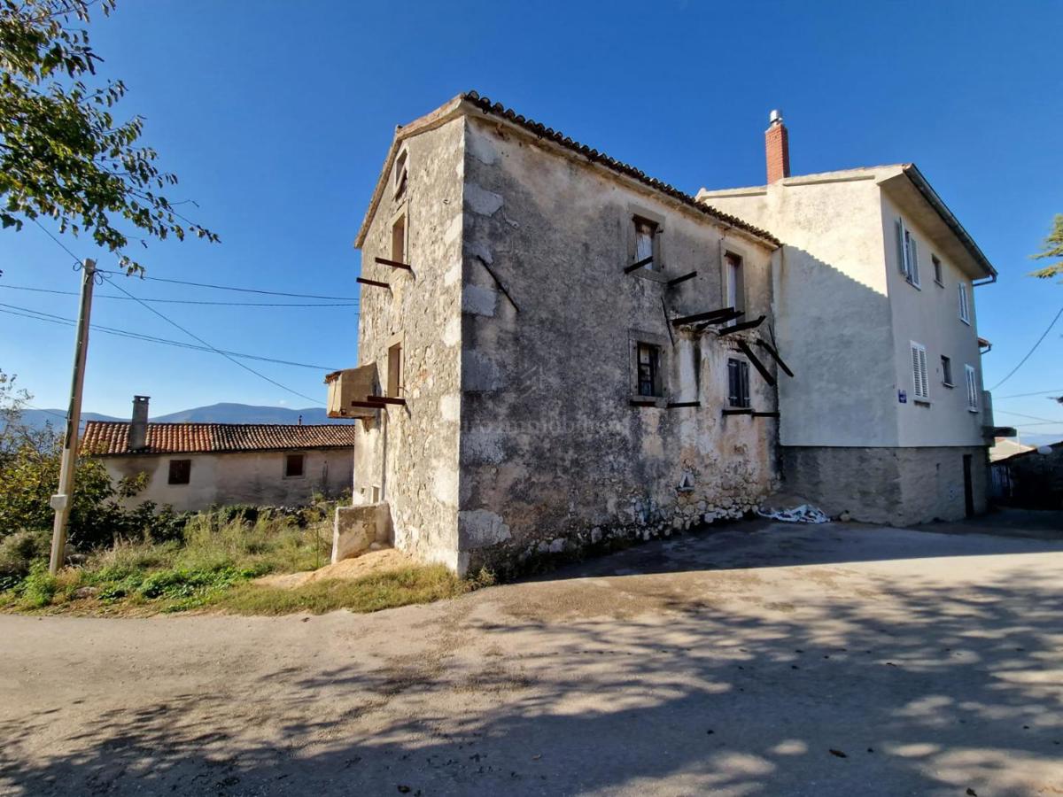 Casa in pietra da ristrutturare con vista mare sull'isola di Krk