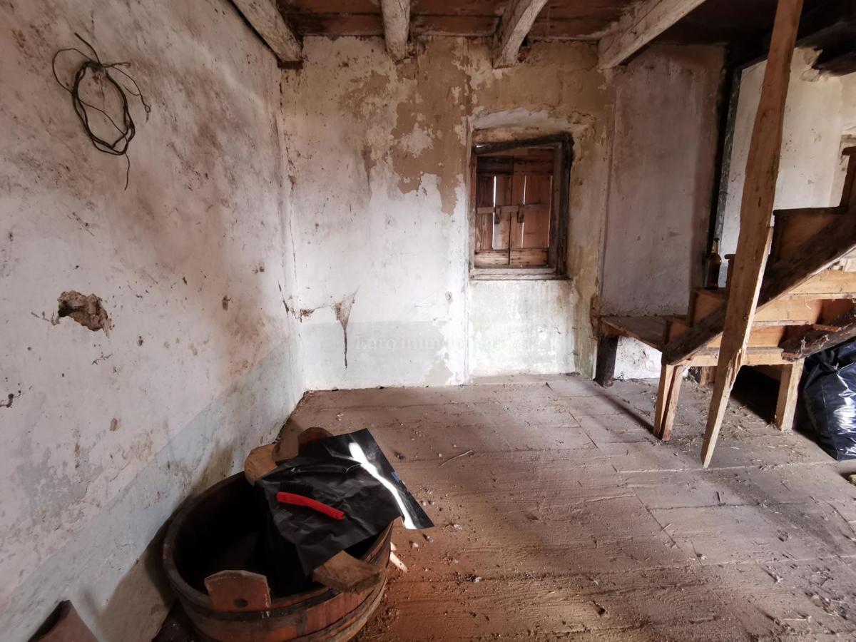 Casa in pietra da ristrutturare con vista mare sull'isola di Krk