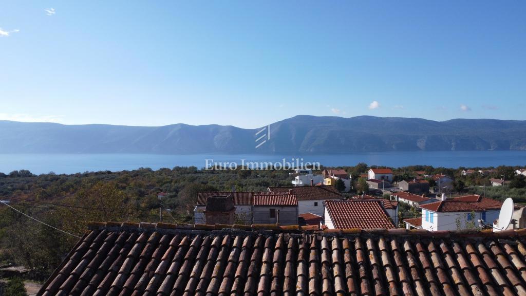 Casa in pietra da ristrutturare con vista mare sull'isola di Krk