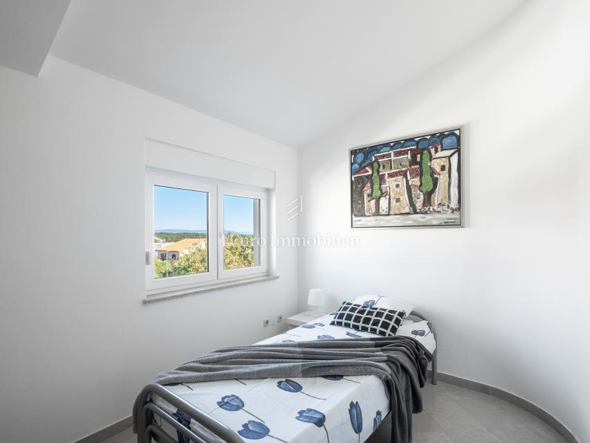 Villa arredata con piscina e ampio giardino