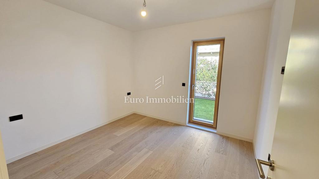 Cantrida – Appartamento di lusso con giardino privato