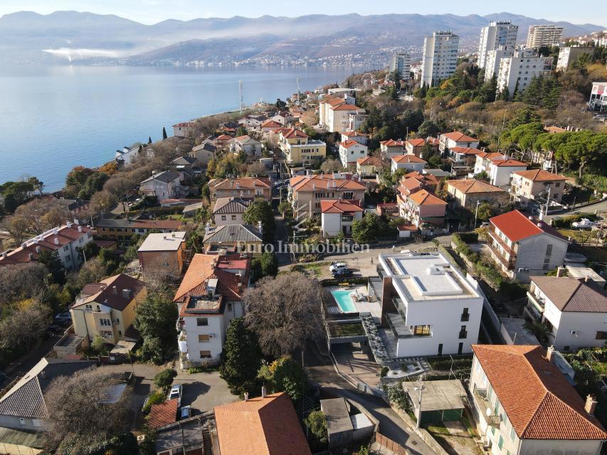 Cantrida – Appartamento di lusso con giardino privato