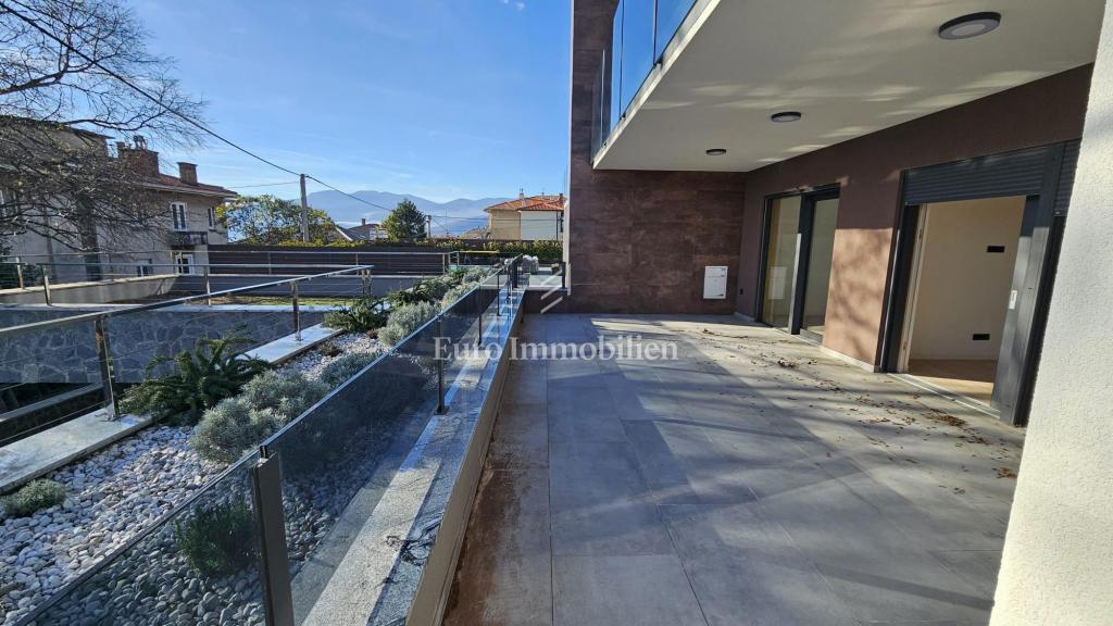 Cantrida – Appartamento di lusso con giardino privato