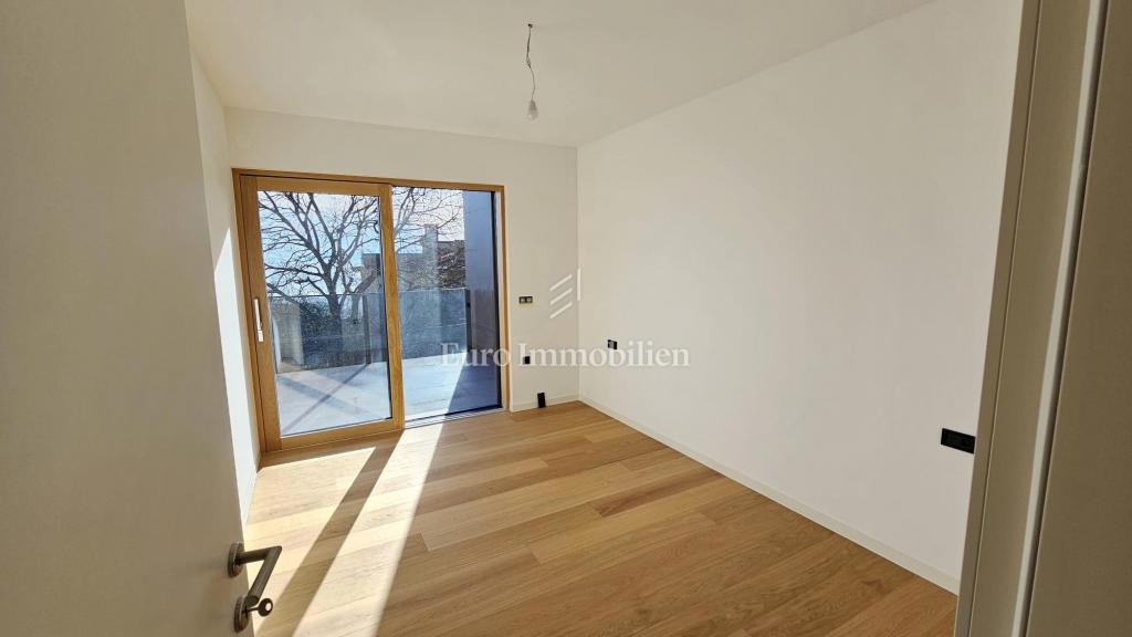 Cantrida – Appartamento di lusso con giardino privato