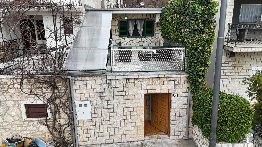 Casa con terrazza e vista mare vicino alla spiaggia