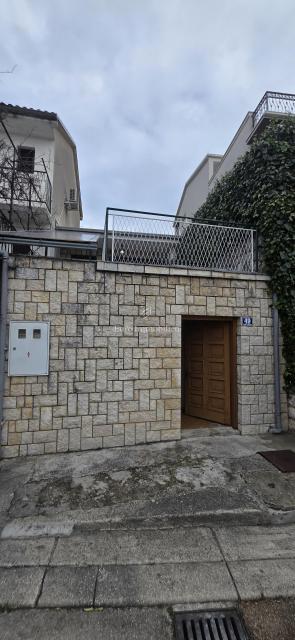 Casa con terrazza e vista mare vicino alla spiaggia