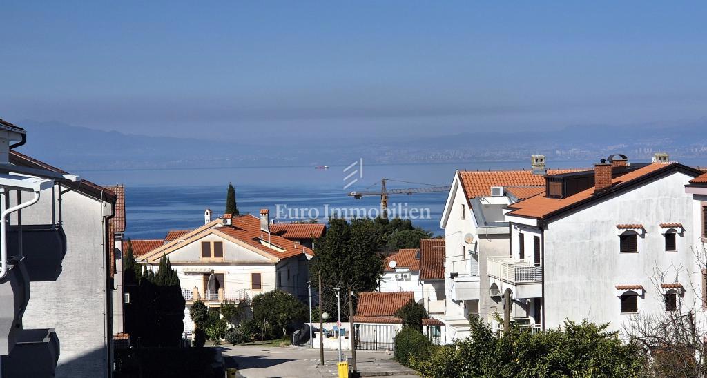 Appartamento recentemente ristrutturato con vista mare