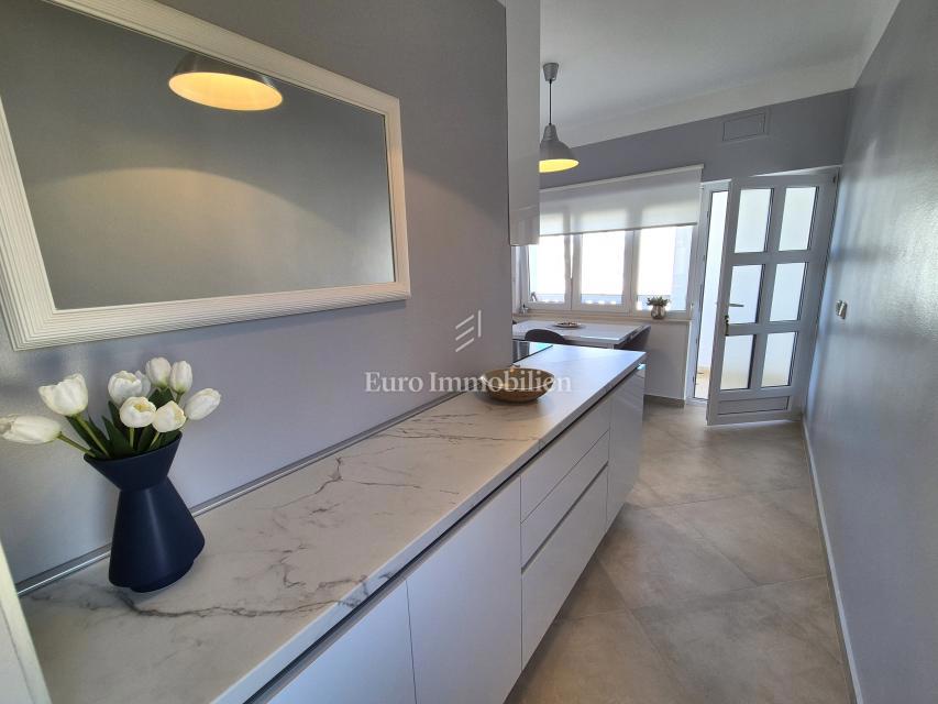 Appartamento recentemente ristrutturato con vista mare