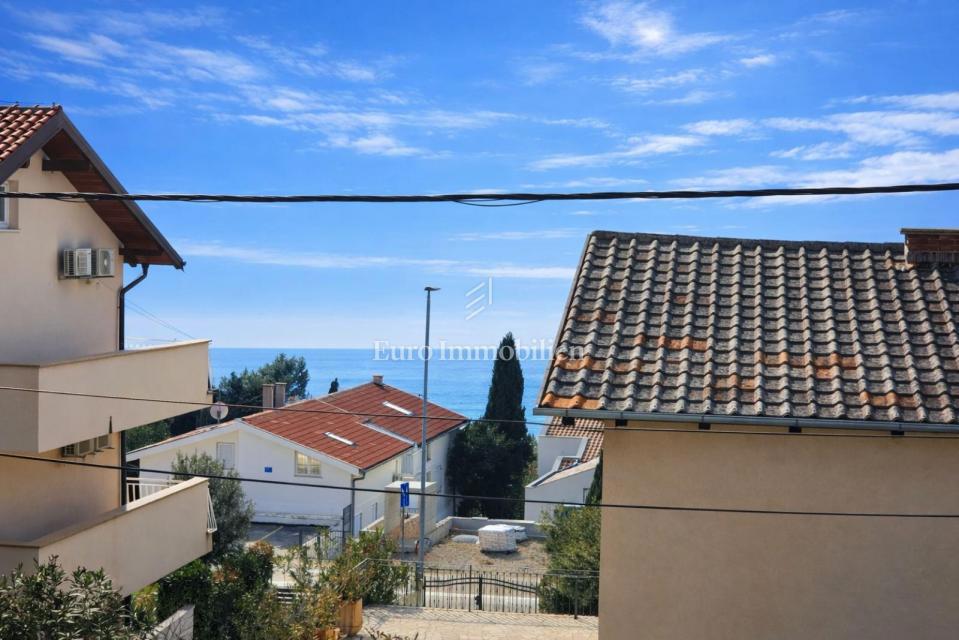 Appartamento con giardino e garage in posizione eccellente