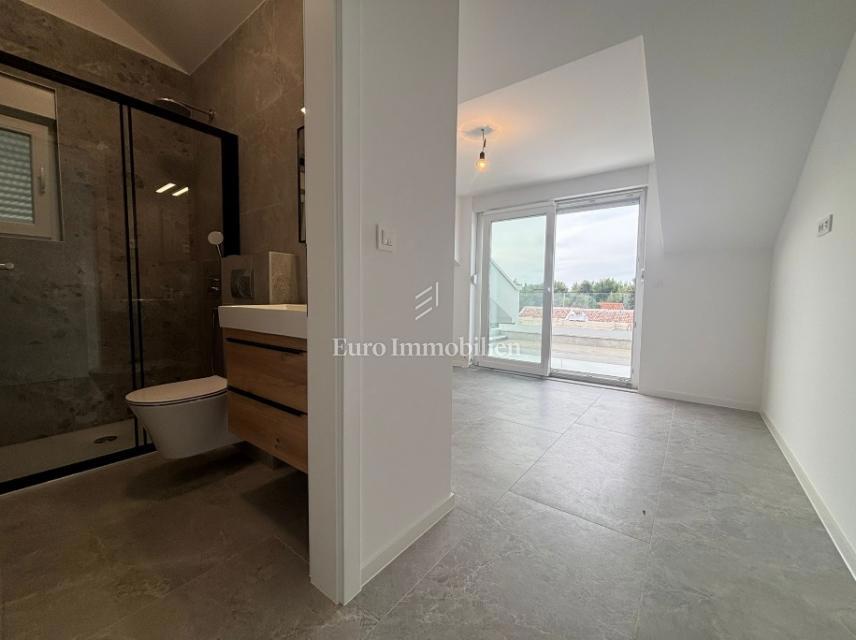 Attico (penthause) con vista mare - l'isola di Pag