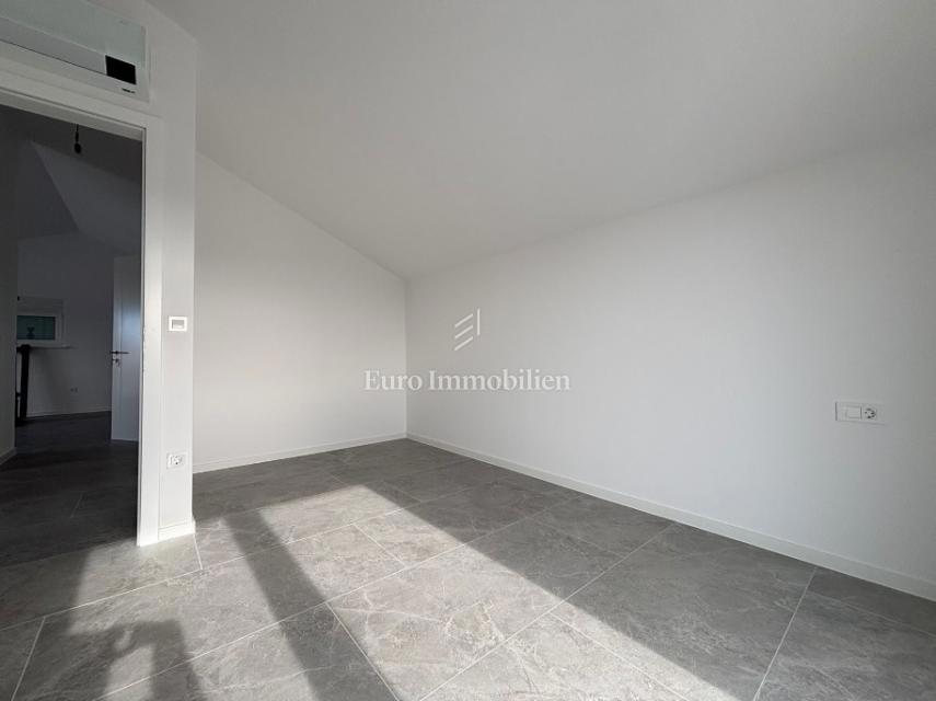 Attico (penthause) con vista mare - l'isola di Pag