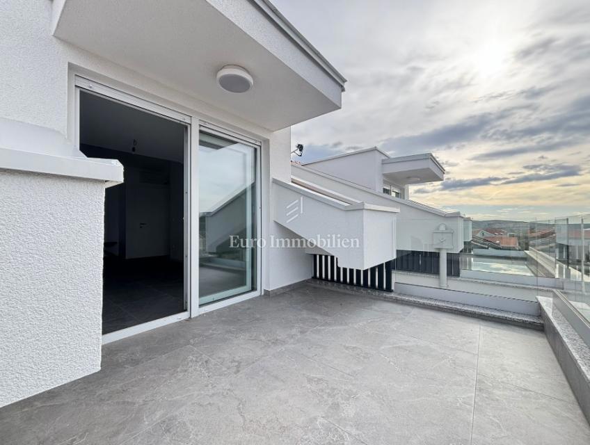 Attico (penthause) con vista mare - l'isola di Pag