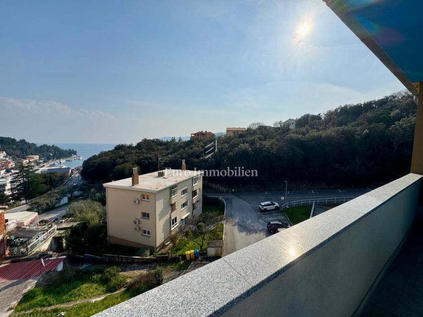 Istria - appartamento con vista mare in posizione tranquilla