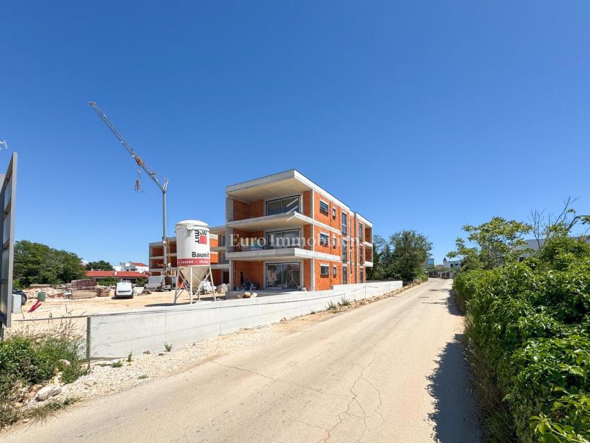 Peroj - Appartamento con giardino privato, vicino alla spiaggia