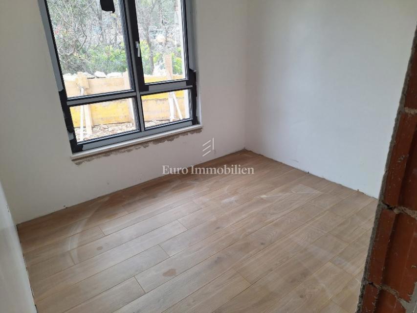 Novalja – Bilocale con giardino, piano terra