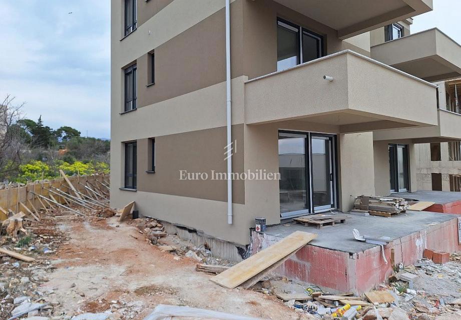 Novalja – Bilocale con giardino, piano terra